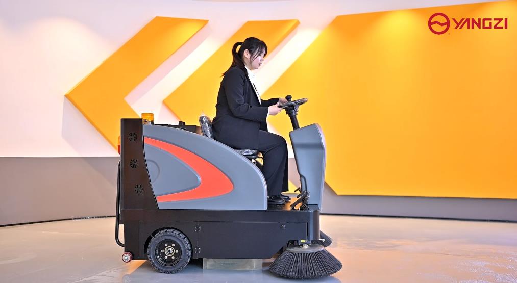 仓库使用工业扫地机的五大优势